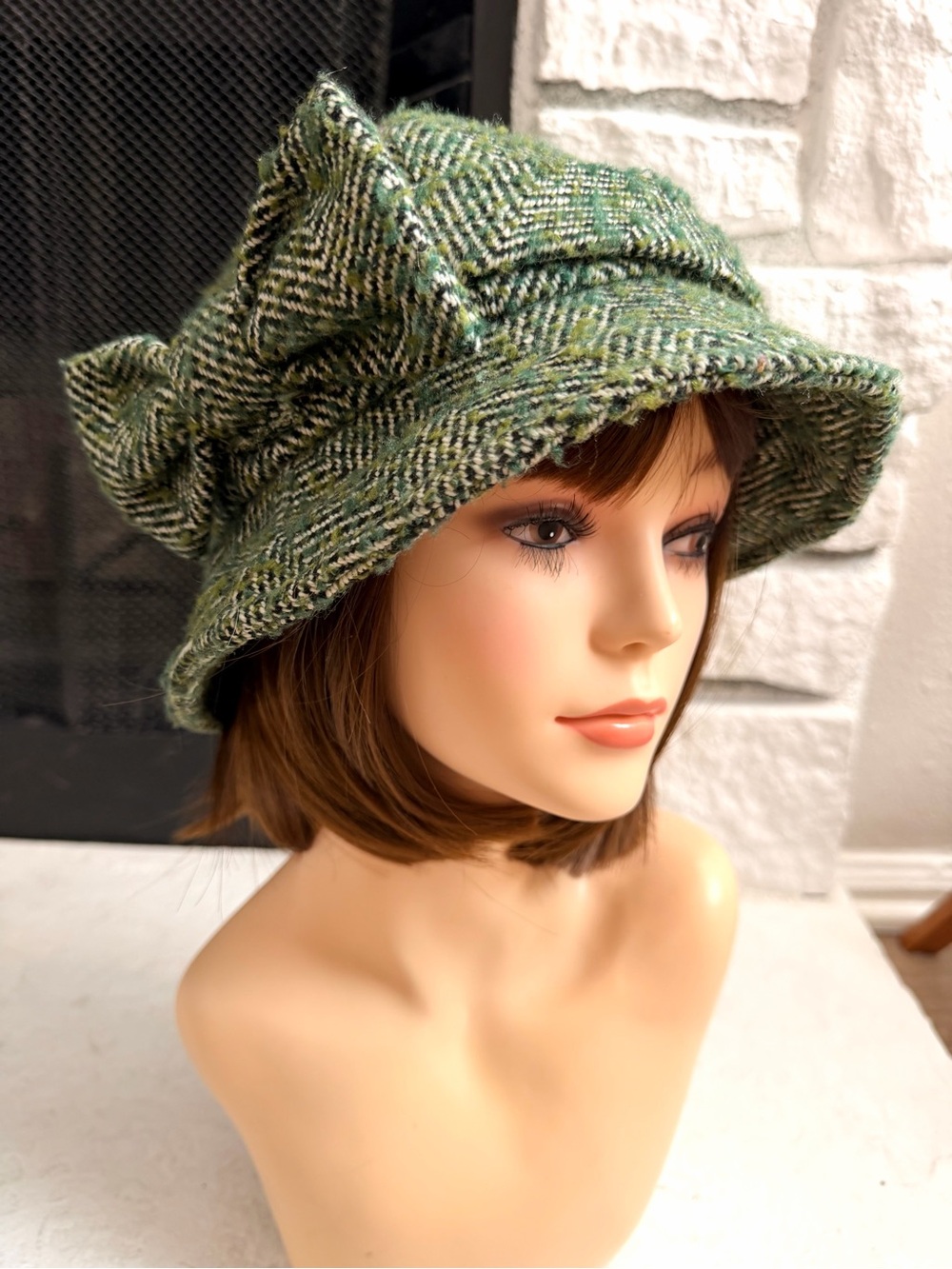 Green Herringbone Tweed Wool Blend Cloche Hat Bow 21.5” Vintage Style